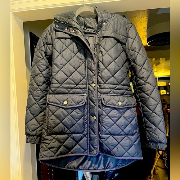XS Lucky Brand quiltsed coat with fleece lined hood.  Warm and high quality - Picture 2 of 9